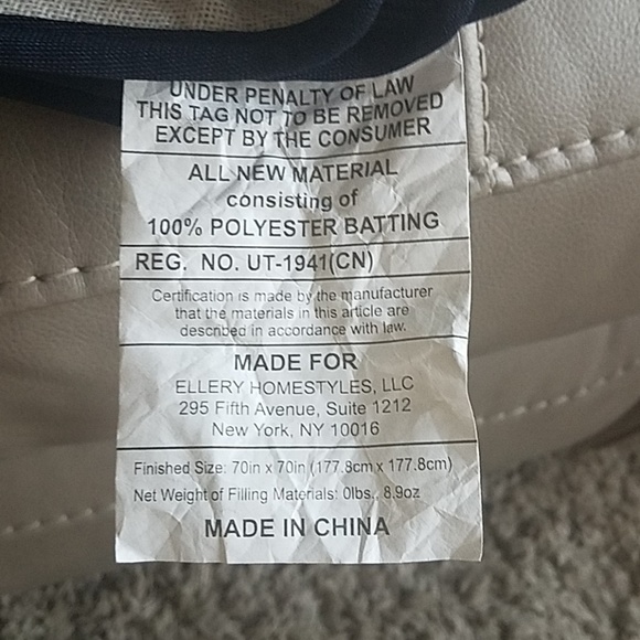 NWOT Threshhold picnic blanket with carry strap - Picture 4 of 6